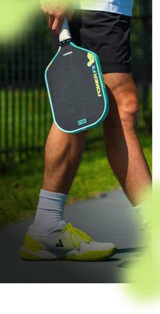 Player carrying the JOOLA POWER FX Daydream pickleball paddle